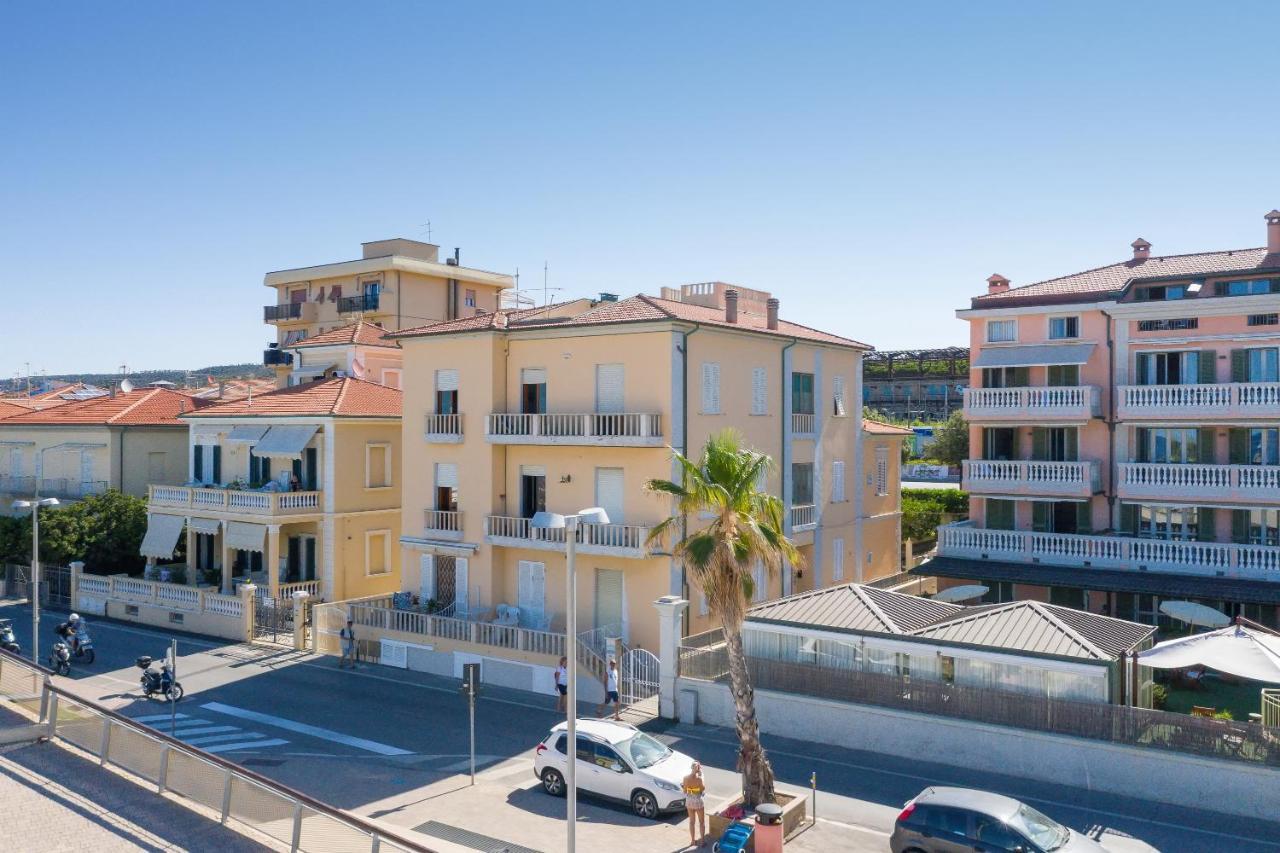 Brezza Marina Apartment San Vincenzo Luaran gambar